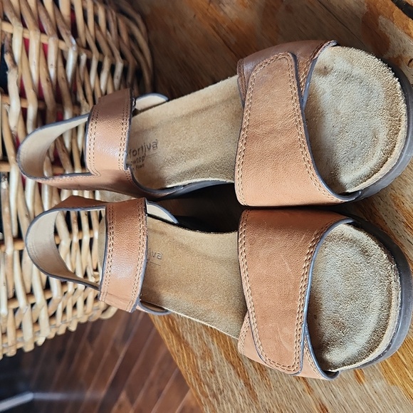 Comfortiva Pillowtop Wedge Sandals dz 10 M Tan - Picture 2 of 16